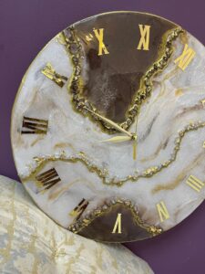 Handmade White & Gold Resin Wall Clock with Roman Numerals – Luxury Decorative Wall Art