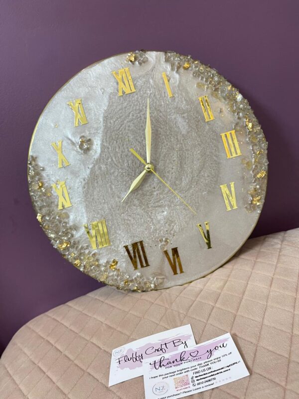 Elegant Handmade Resin Clock – Geode Style with Crystal and Gold Details - Image 3