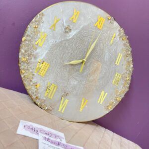 Elegant Handmade Resin Clock – Geode Style with Crystal and Gold Details