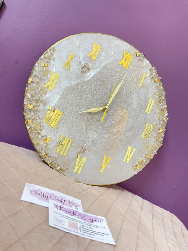 Elegant Handmade Resin Clock – Geode Style with Crystal and Gold Details