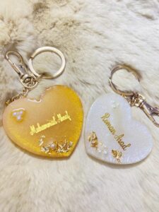 (Pack of 2) Custom Name Resin Keychain with Gold Flakes & Pearls